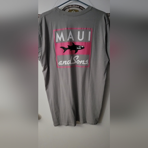 Maui and Sons Men's Shirt - Picture 2 of 2
